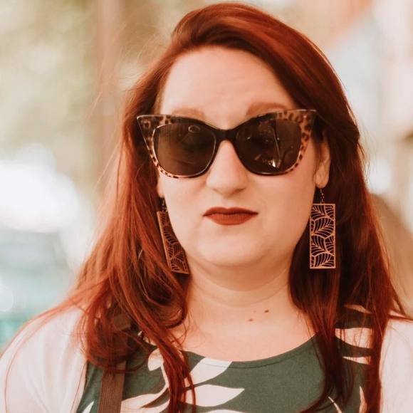 Meet your Posher, Danielle - Picture 1 of 1